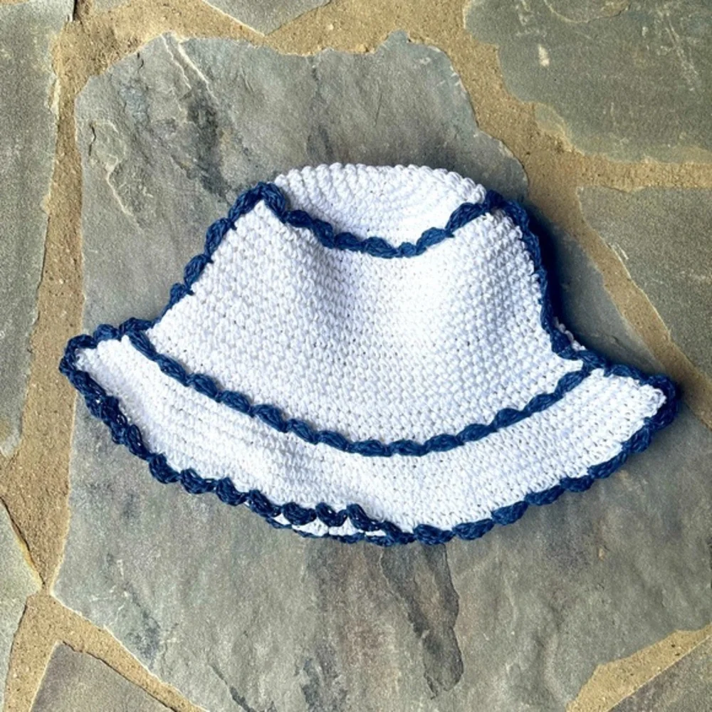 New🌟Free People -Crochet Straw Bucket-white /Blue